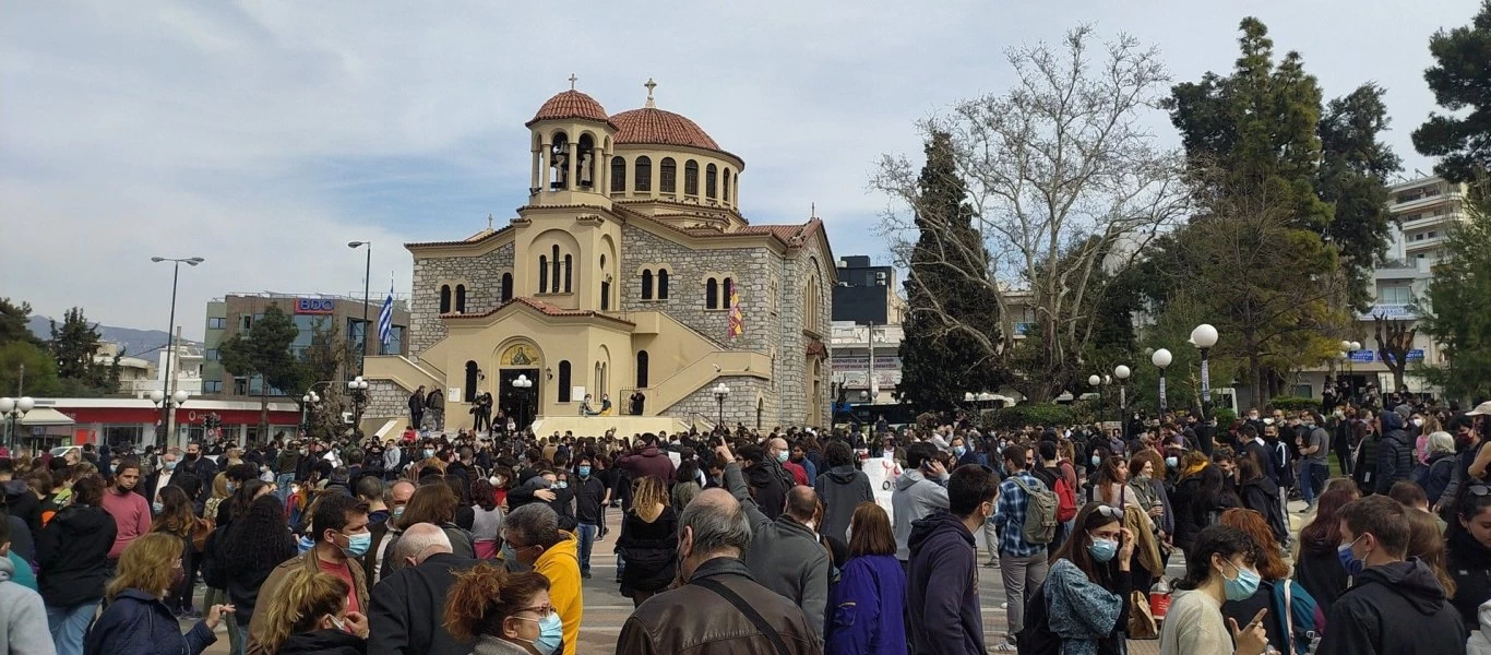 «Ως εδώ»: Χιλιάδες πολίτες στους δρόμους σε κάθε μεριά της Ελλάδας κατά του lockdown και της κυβερνητικής βίας